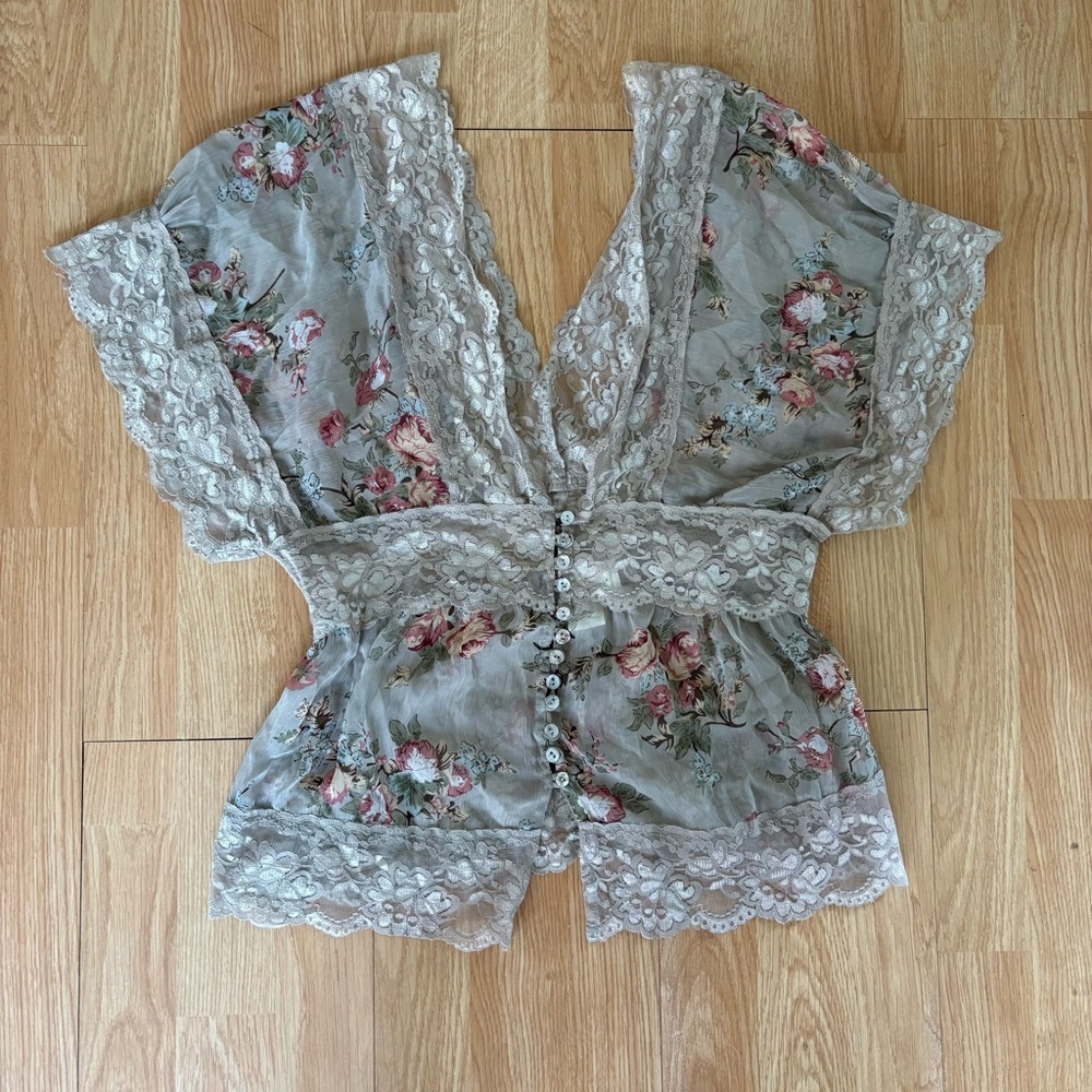 Passport Beige Floral Lace-Trim V-Neck Blouse - Picture 2 of 6